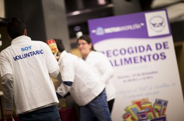 Mutua Madrileña reúne más de 1,8 toneladas de alimentos
