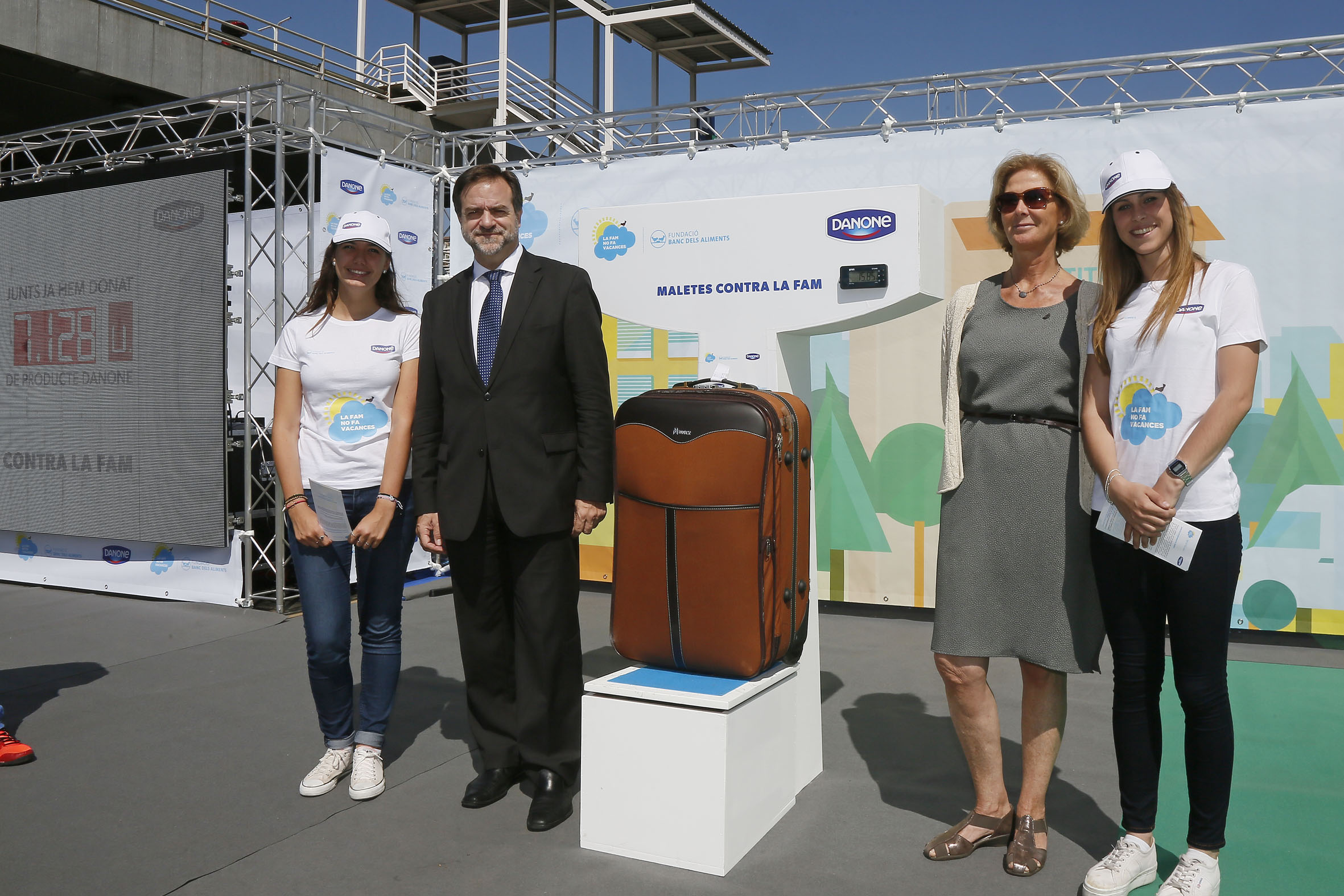 “La fam no fa vacances” arranca en la Estación de Sants de la mano de Danone 
