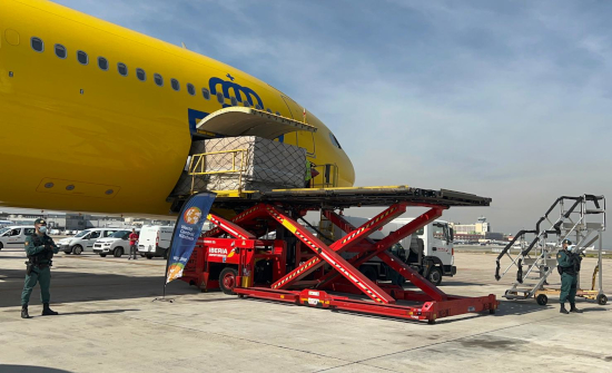 El primer vuelo de Correos Cargo llevará ayuda a los refugiados ucranianos