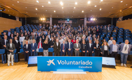 El 45% de los empleados de CaixaBank participaron en actividades de voluntariado en 2025