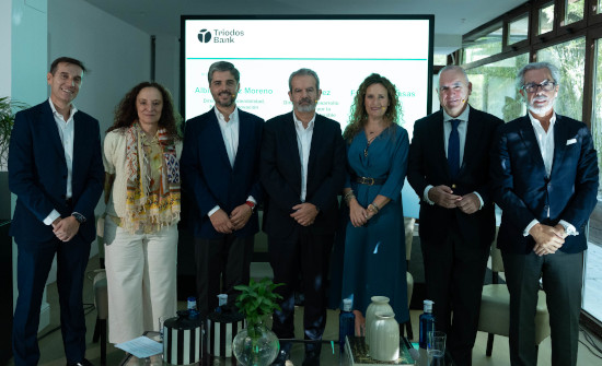 El vehículo eléctrico duplica por primera vez en ventas al diésel, pero España solo cubre el 15 % del objetivo del PNIEC para 2030